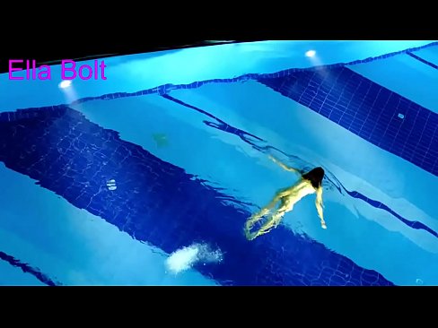 ❤️ Ech kann net ophalen ze kucken, jonk Blond gefaange schwammen plakeg am ELLA BOLT Resort Pool ❤️ Fucking op lb.sexera.ru ❌❤