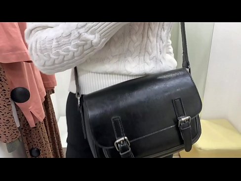 ❤️ Ëffentlech Masturbatioun vu jonke Bitch FeralBerry mat engem Dildo am Fittingsraum ❤️ Fucking op lb.sexera.ru ❌❤