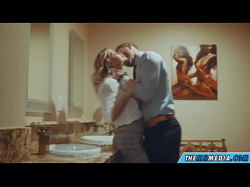 ❤️ Wann eng Busty Blond Iech an engem ëffentlechen Toilette verféiert ❤️ Fucking op lb.sexera.ru ❌❤